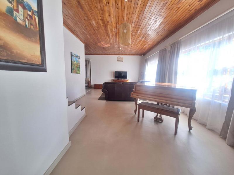 7 Bedroom Property for Sale in Bay View Western Cape
